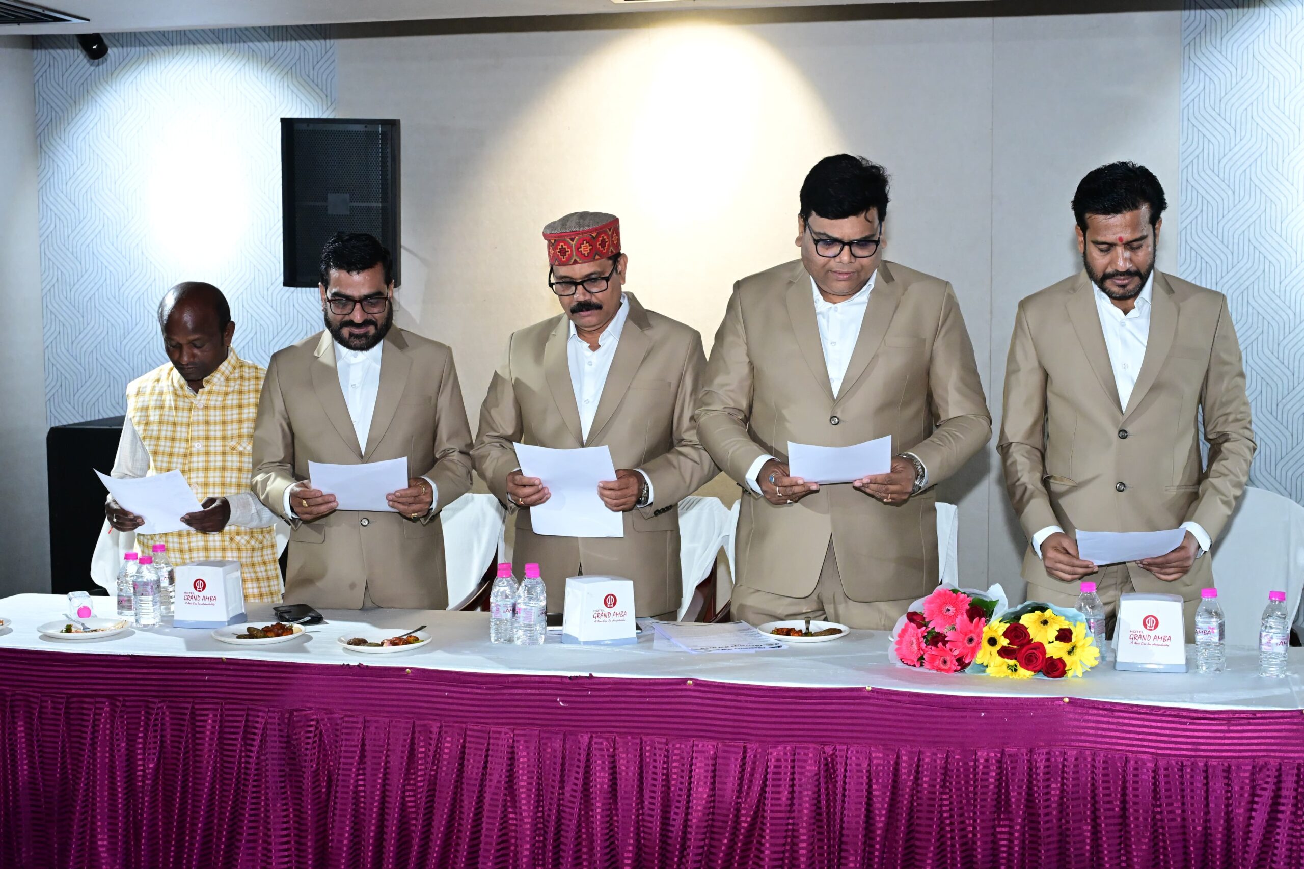 उपमुख्यमंत्री ने दिलाई बिलासपुर प्रेस क्लब की नई कार्यकारिणी को शपथ अध्यक्ष अजीत मिश्रा ने रखी पत्रकारों हित की हम मांगे