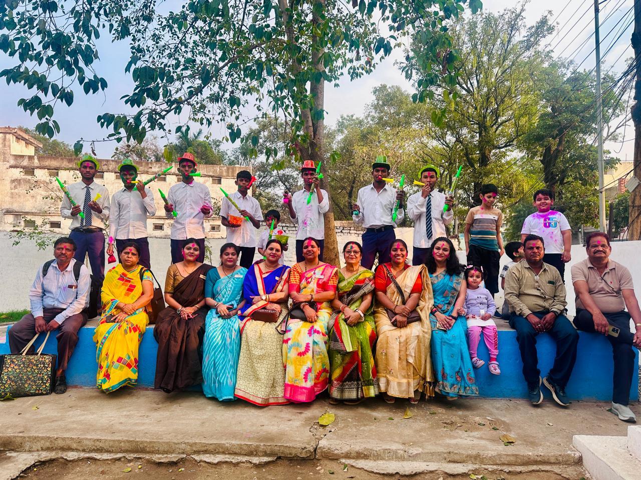 फ्रेंडस ऑफ शान कम्युनिटी ने आनंद निकेतन आश्रम में होली उत्सव का आयोजन किया