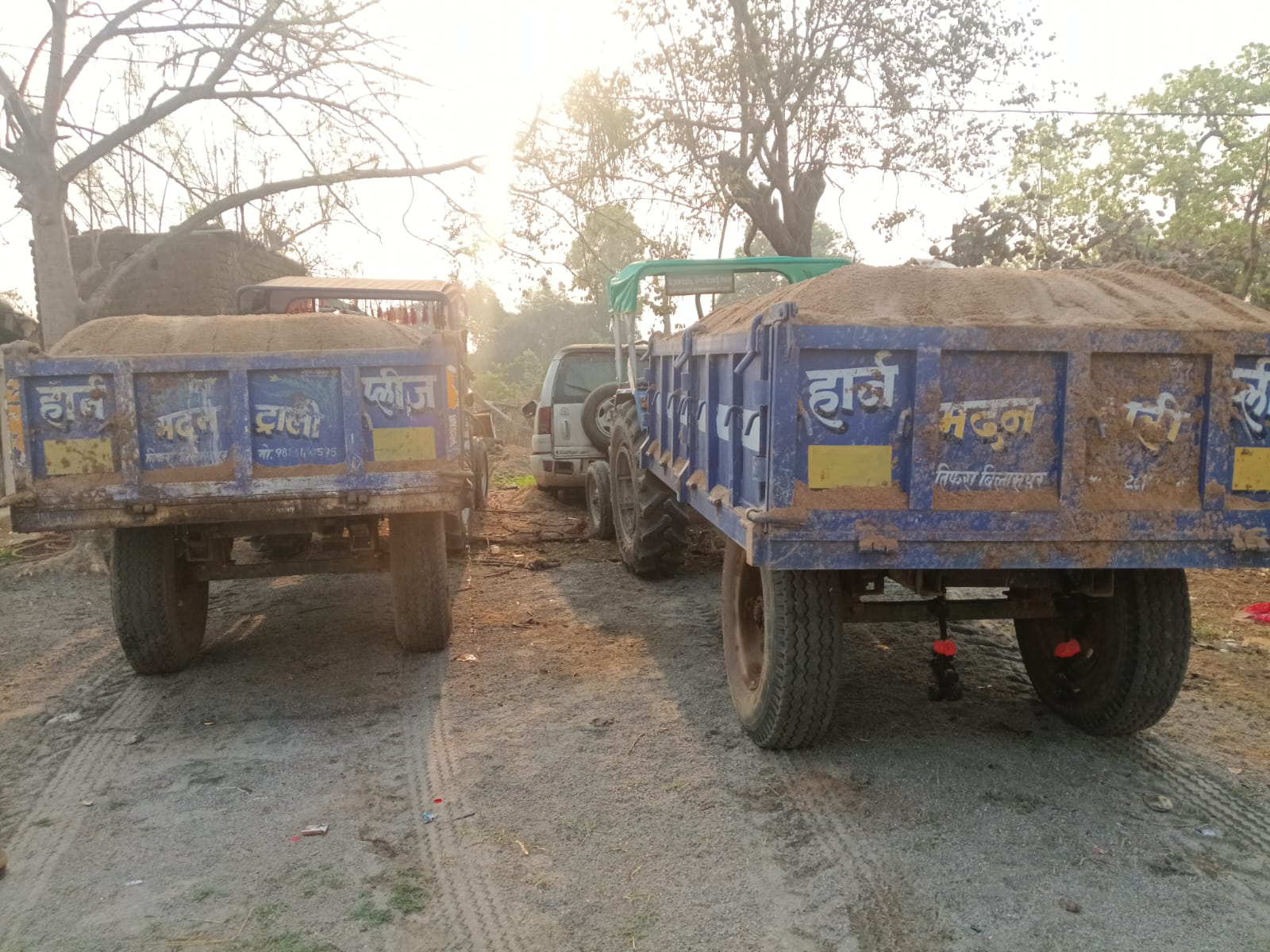 खनिजों के अवैध उत्खनन व परिवहन पर 01 जेसीबी, 04 हाइवा व 02 ट्रेक्टर ट्राली सहित 07 वाहन जप्त