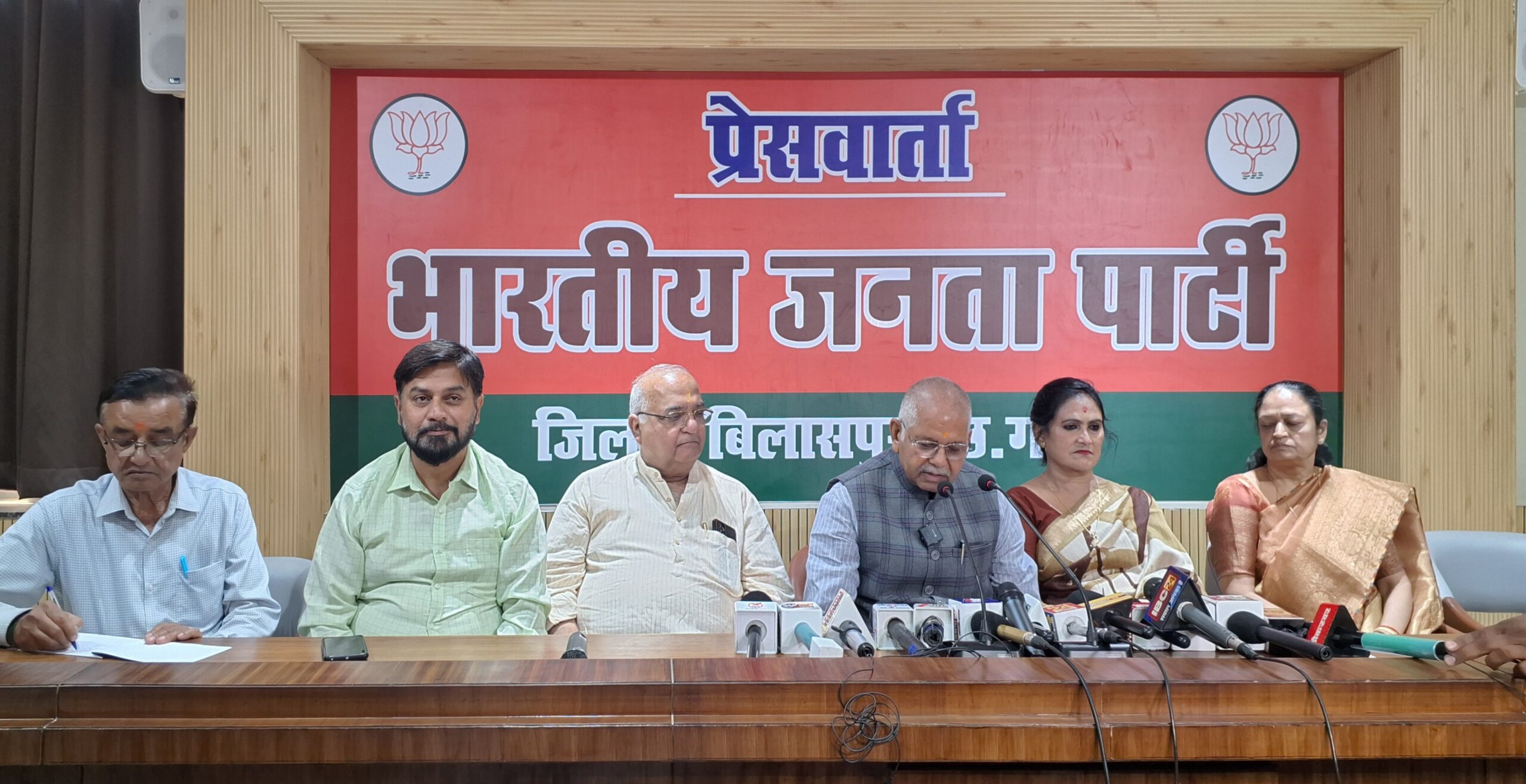 नारी शक्ति वंदन अधिनियम पर भाजपा का विपक्ष पर हमला, महिलाओं के अधिकारों से खिलवाड़ का आरोप