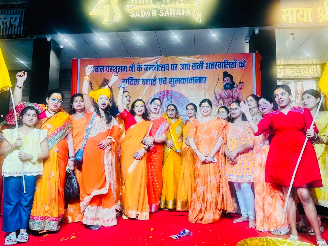 भगवान परशुराम की भव्य शोभा यात्रा, बिलासपुर में उमड़ा आस्था का जनसैलाब