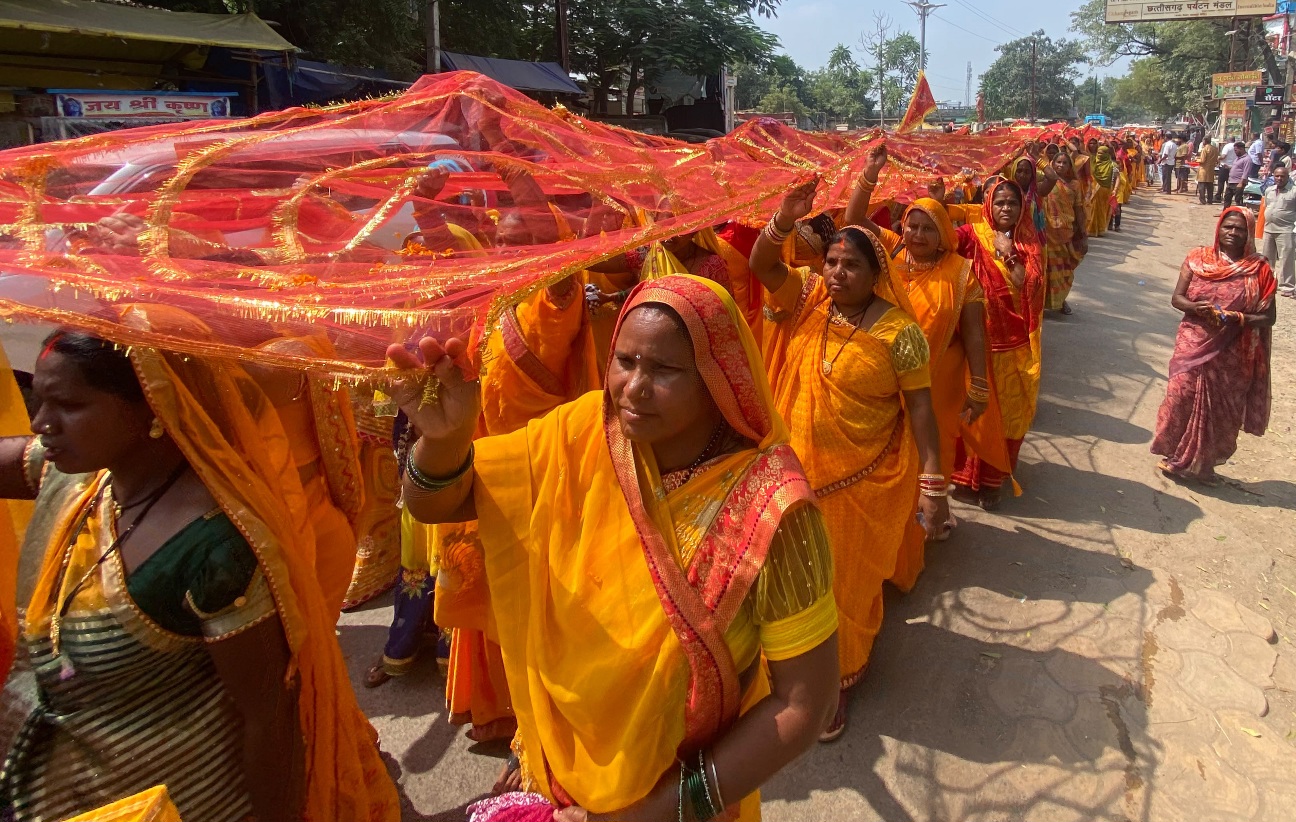 183 मीटर लंबी चुनरी यात्रा में उमड़ा मातृशक्ति का जनसैलाब, मस्तूरी में भक्तिमय हुआ माहौल